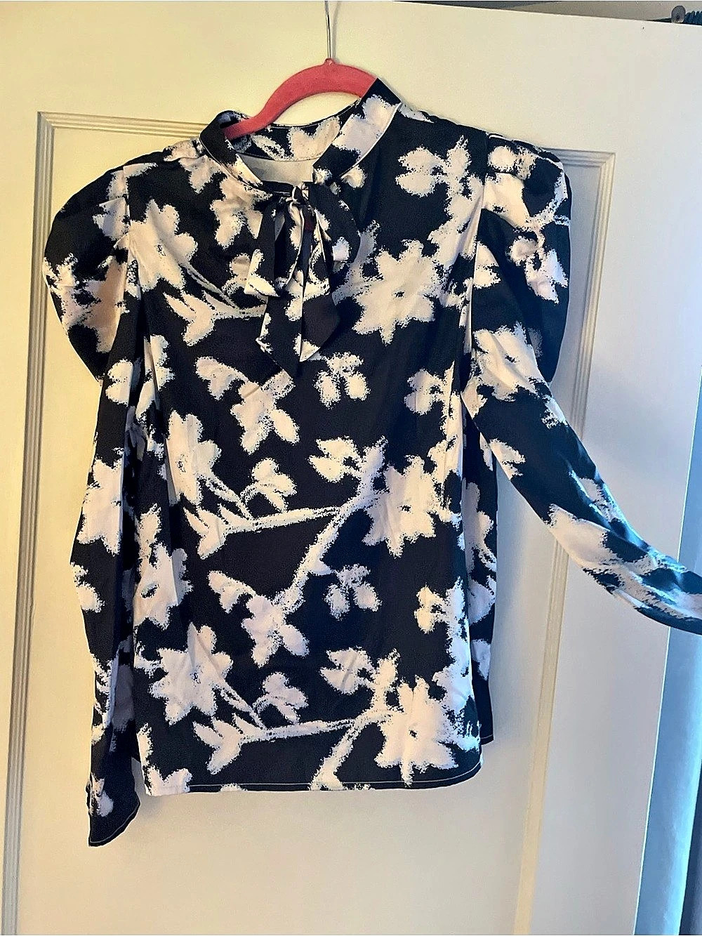 TCEC Floral Blouse in Black & White Size Medium